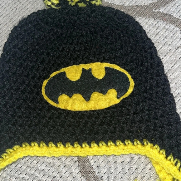 Batman hand knit crocheted winter beanie hat, 3-5 yrs - Picture 3 of 11